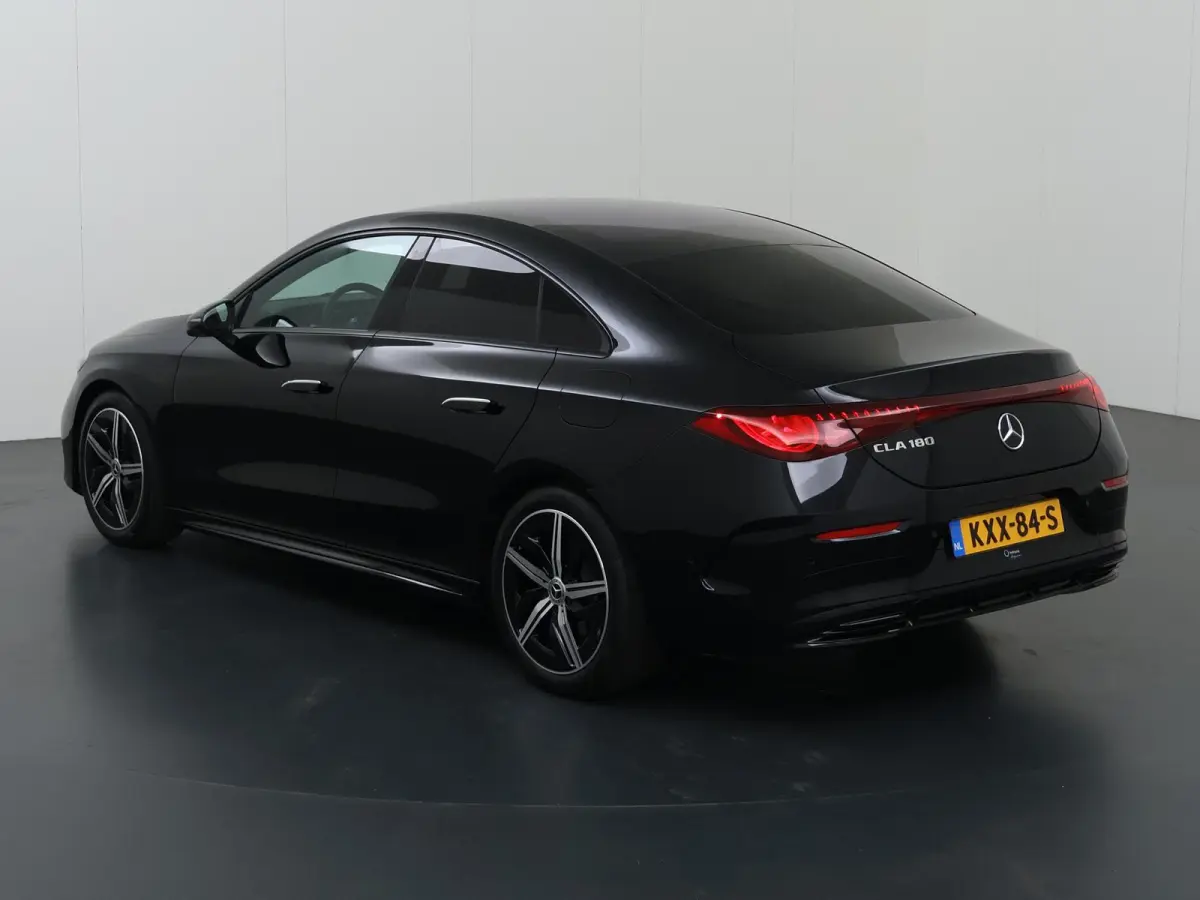 180 Business Solution AMG | Panoramadak | Stoelverwarming | Dodehoekassistent | Achteruitrijcamera |