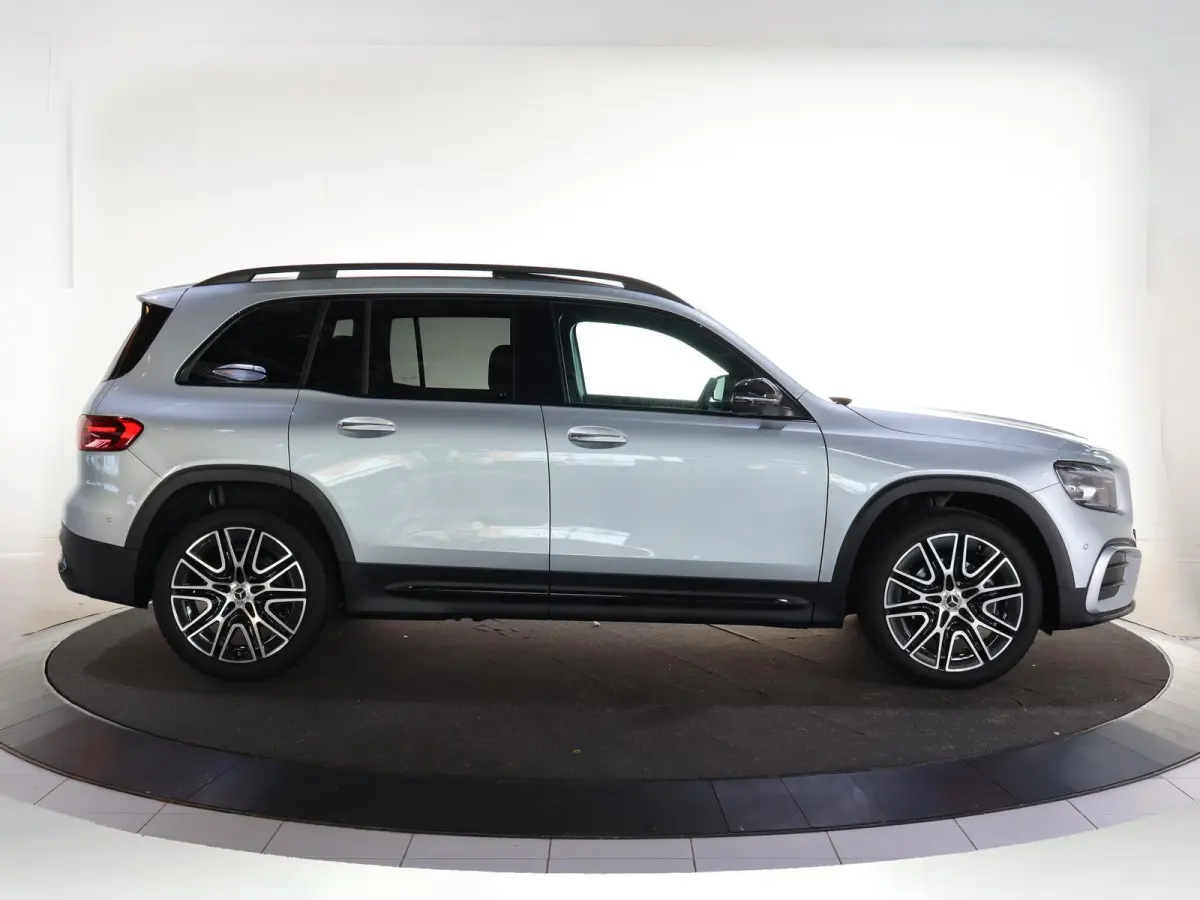 180 Business Solution AMG | AMG Line Plus pakket | Panoramaschuifdak | Winterpakket | Trekhaak | 20” AMG velgen |