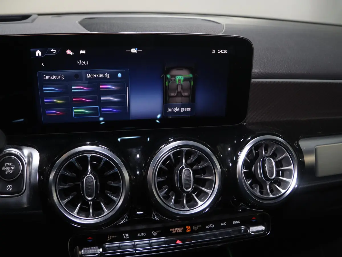 180 Business Solution AMG | AMG Line Plus pakket | Panoramaschuifdak | Winterpakket | Trekhaak | 20” AMG velgen |