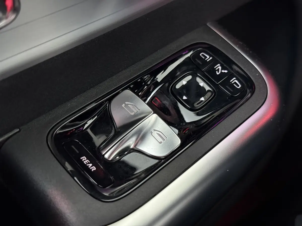 250+ Business Solution AMG 85.5 kWh | Trekhaak  | Nightpakket |  MULTIBEAM LED | Memorypakket |