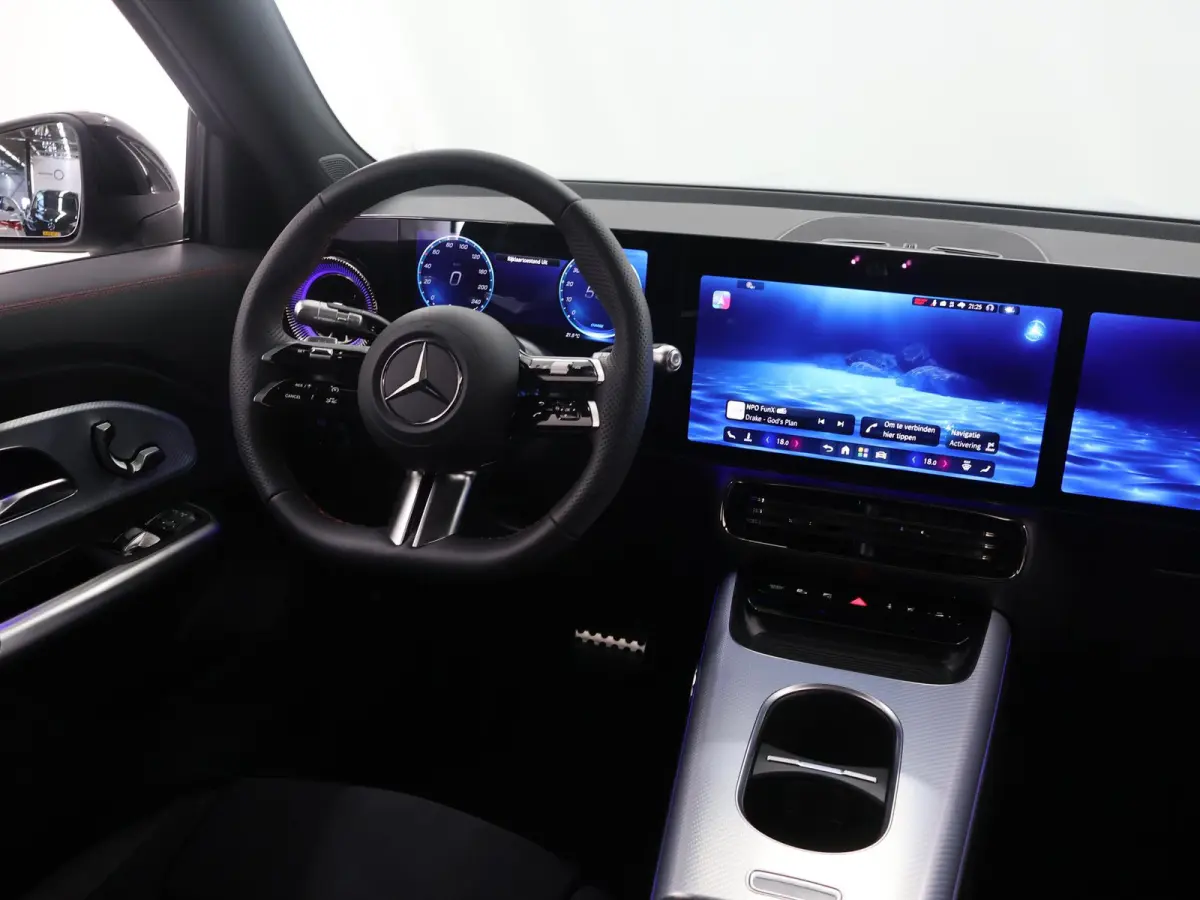 250+ Business Solution AMG 85.5 kWh | Premium Pakket | 20" LM velgen | Night Pakket | Sportstoelen | Superscreen |
