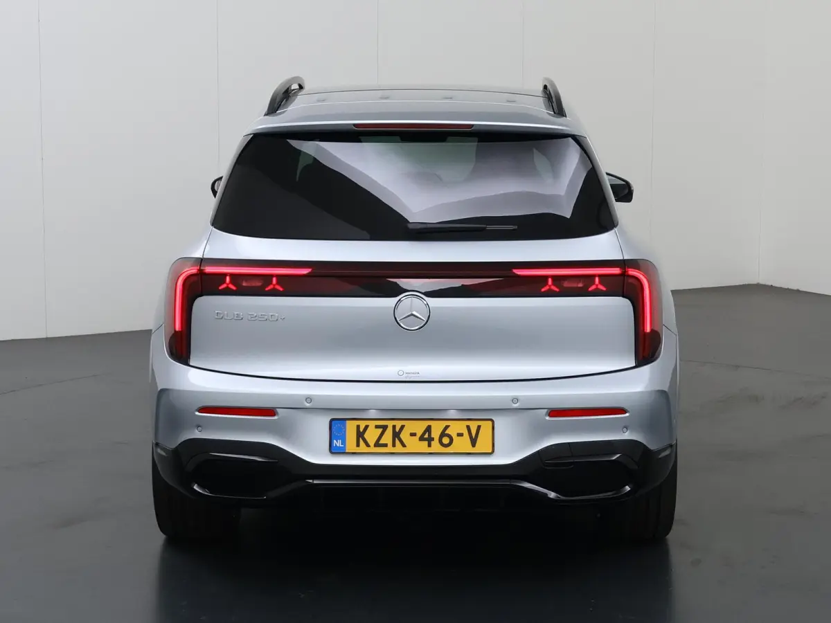 250+ Business Solution AMG 85.5 kWh | Premium Pakket | 20" LM velgen | Night Pakket | Sportstoelen | Superscreen |