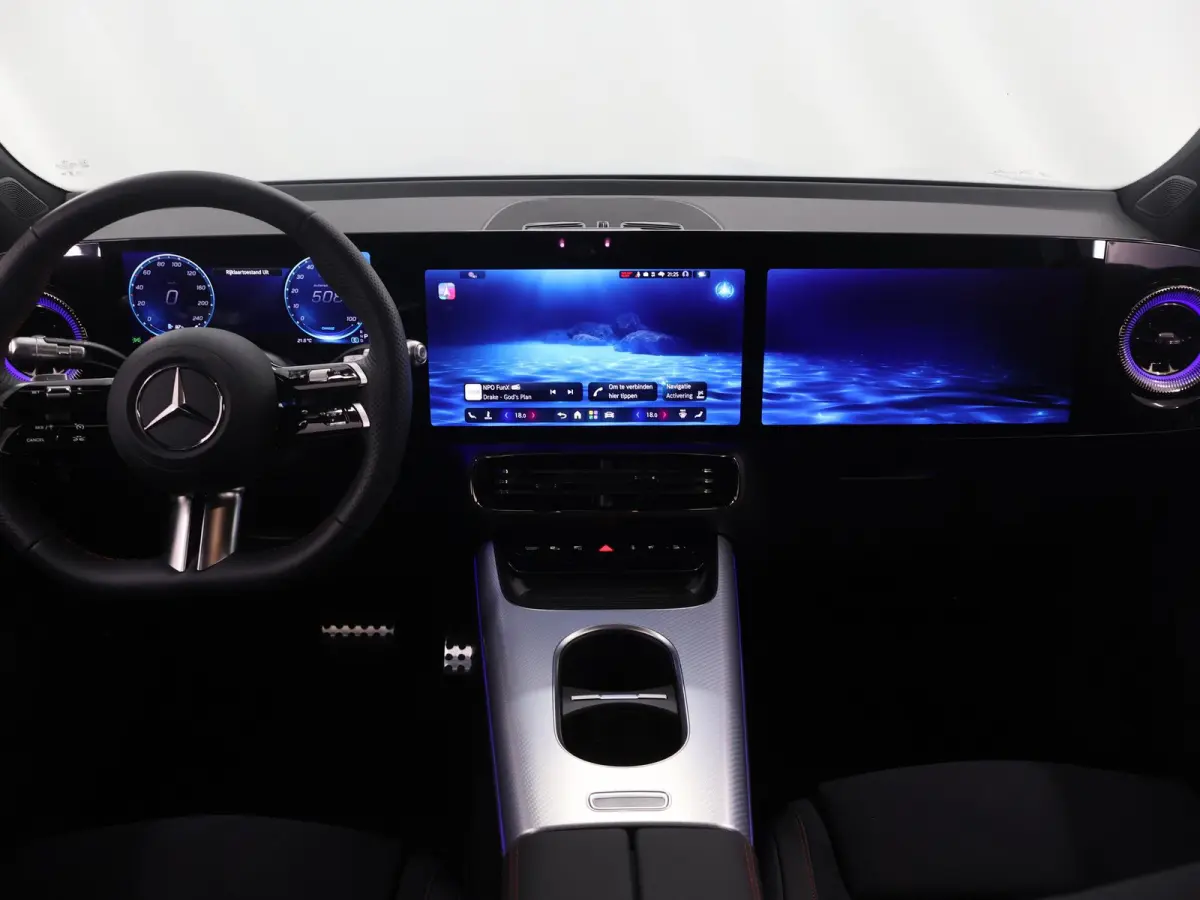 250+ Business Solution AMG 85.5 kWh | Premium Pakket | 20" LM velgen | Night Pakket | Sportstoelen | Superscreen |