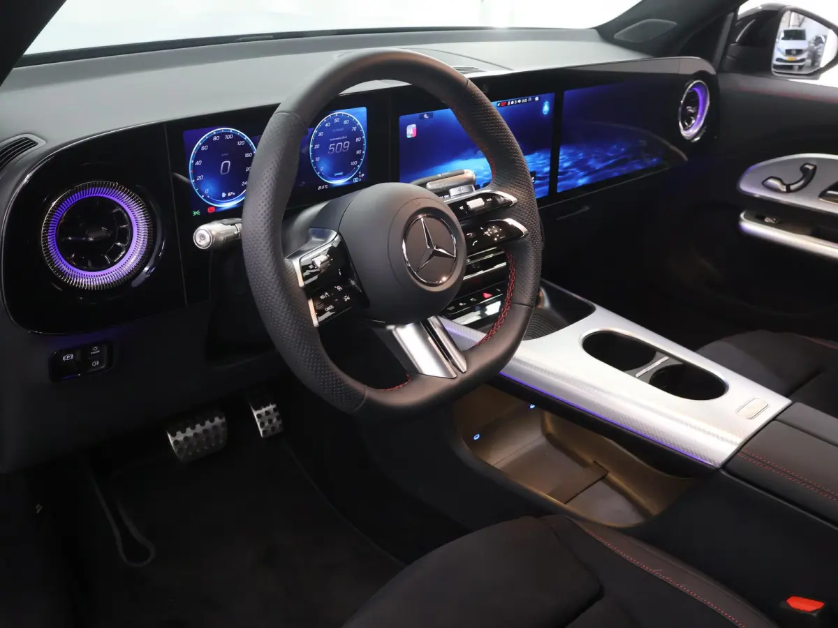 250+ Business Solution AMG 85.5 kWh | Premium Pakket | 20" LM velgen | Night Pakket | Sportstoelen | Superscreen |