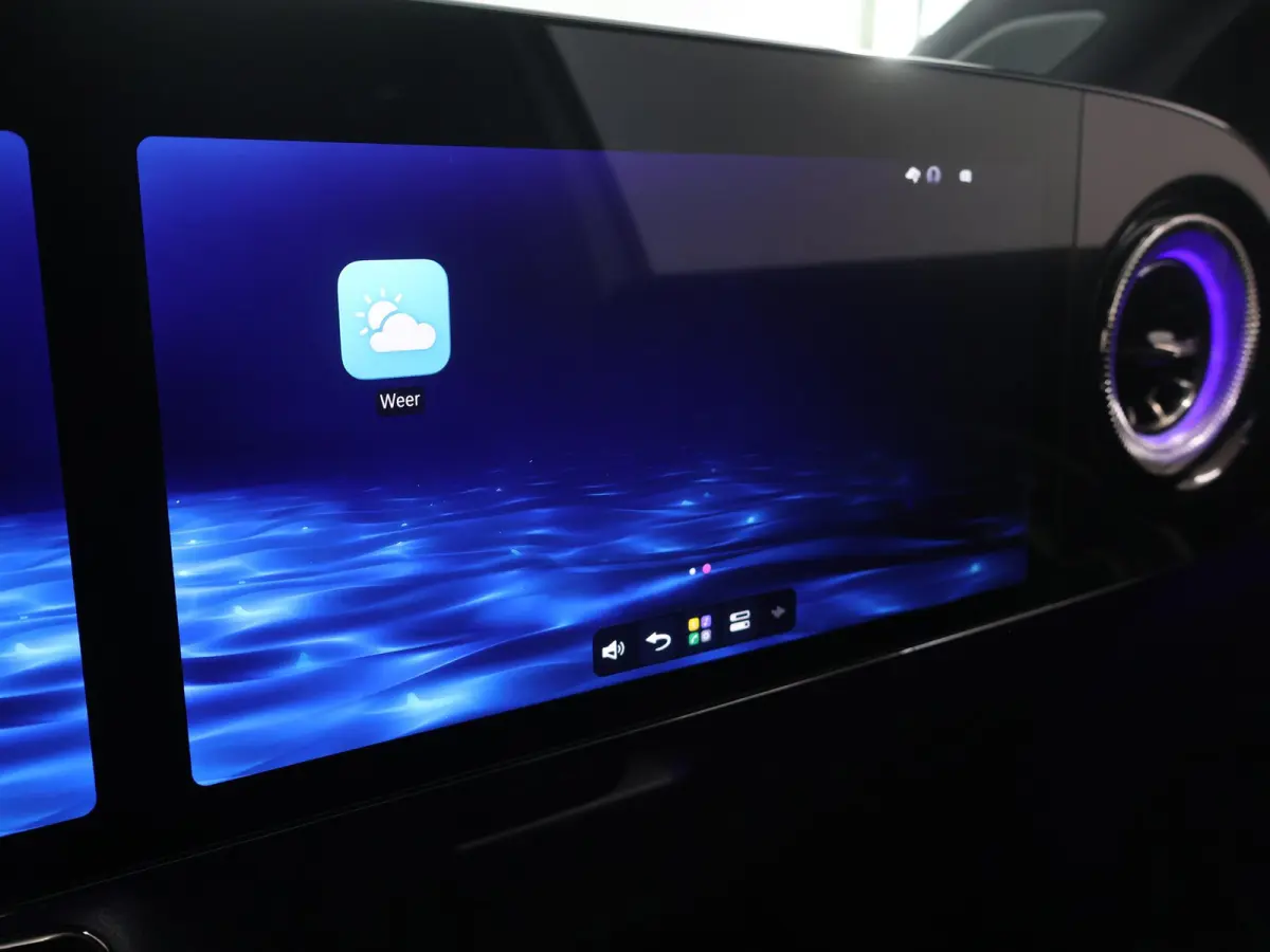 250+ Business Solution AMG 85.5 kWh | Premium Pakket | 20" LM velgen | Night Pakket | Sportstoelen | Superscreen |