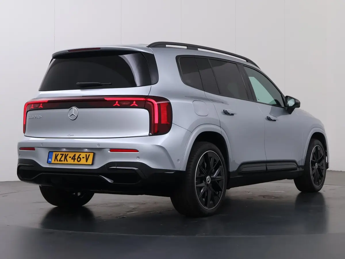 250+ Business Solution AMG 85.5 kWh | Premium Pakket | 20" LM velgen | Night Pakket | Sportstoelen | Superscreen |