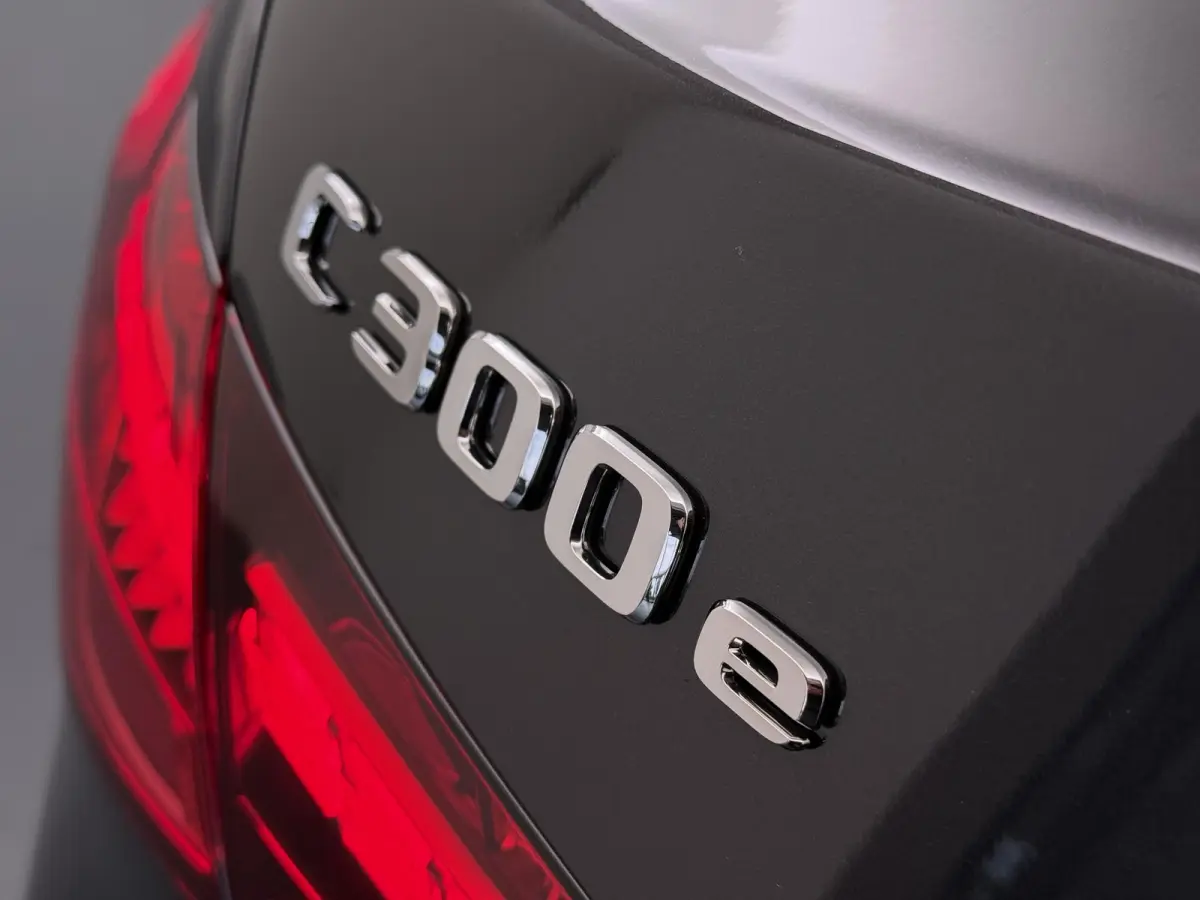 300 e 140 Years Edition
