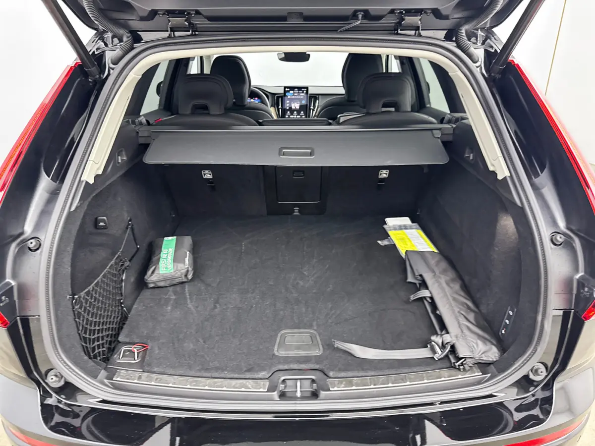 T6 Recharge Ultra Dark | 20" | Luchtvering | 360 Camera | Trekhaak | Head-Up | Panoramadak | Harman Kardon | Elektr. verst. Stoelen