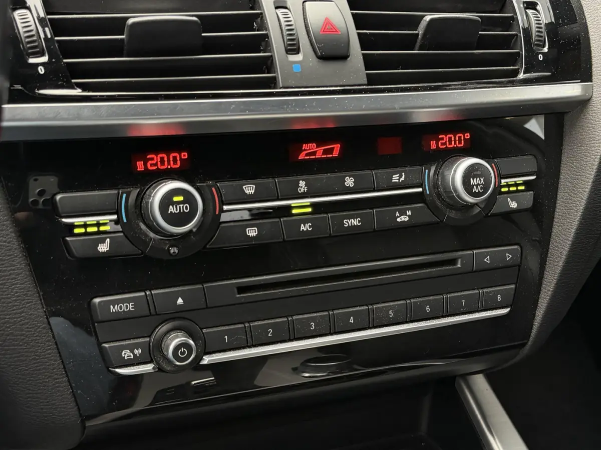 xDrive20d Centennial High Executive 190PK | Zeer Nette Staat! | PANO | M Pakket | Achteruitrijcamera | Elektrische Trekhaak | DAB+ | 19 Inch Lichtmetalen Velgen met 4 Nieuwe Banden | Lederen