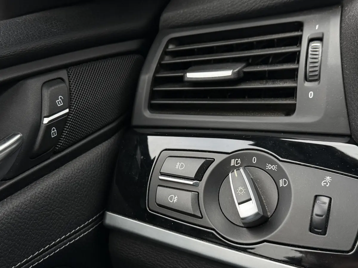 xDrive20d Centennial High Executive 190PK | Zeer Nette Staat! | PANO | M Pakket | Achteruitrijcamera | Elektrische Trekhaak | DAB+ | 19 Inch Lichtmetalen Velgen met 4 Nieuwe Banden | Lederen