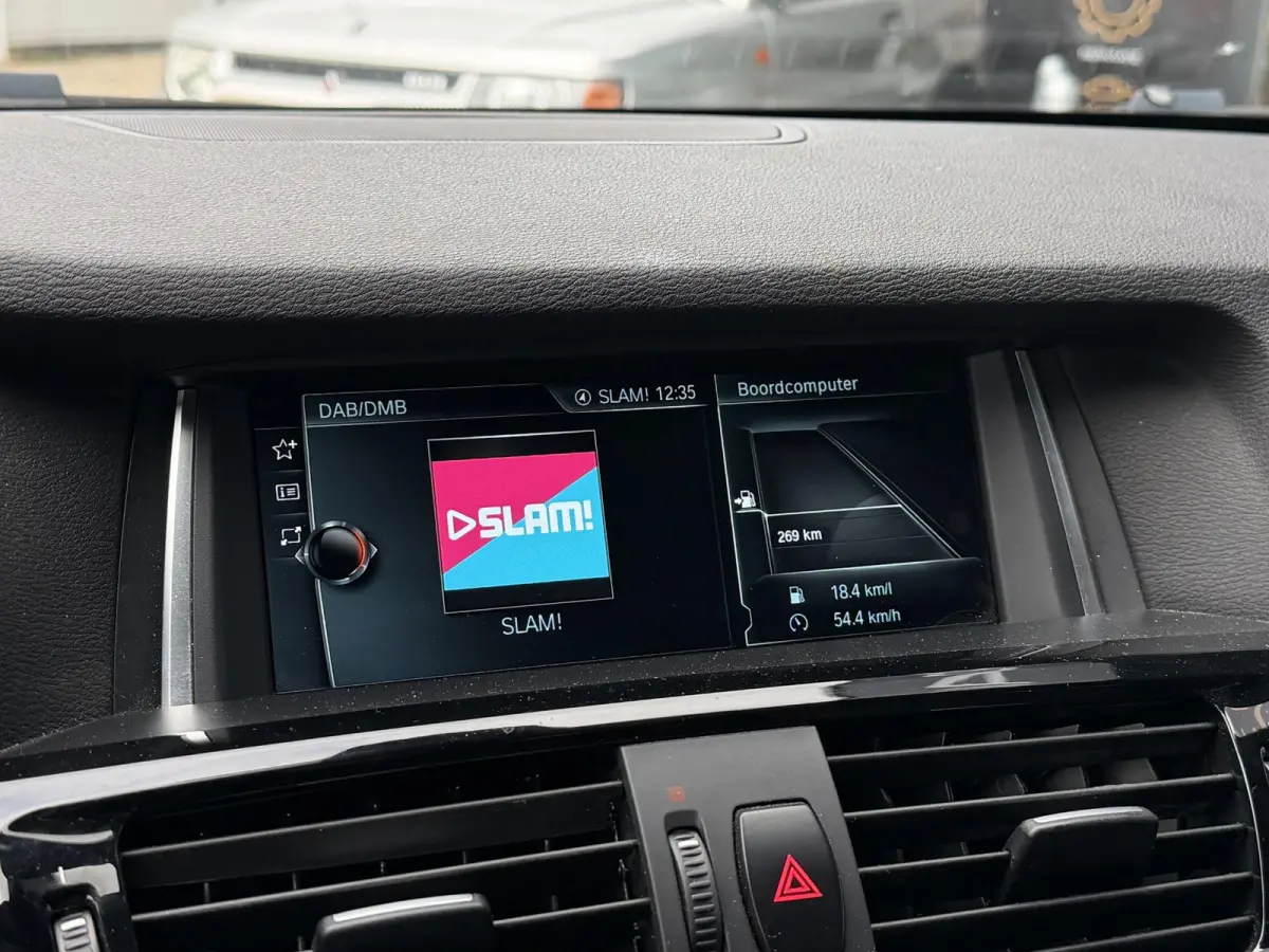 xDrive20d Centennial High Executive 190PK | Zeer Nette Staat! | PANO | M Pakket | Achteruitrijcamera | Elektrische Trekhaak | DAB+ | 19 Inch Lichtmetalen Velgen met 4 Nieuwe Banden | Lederen