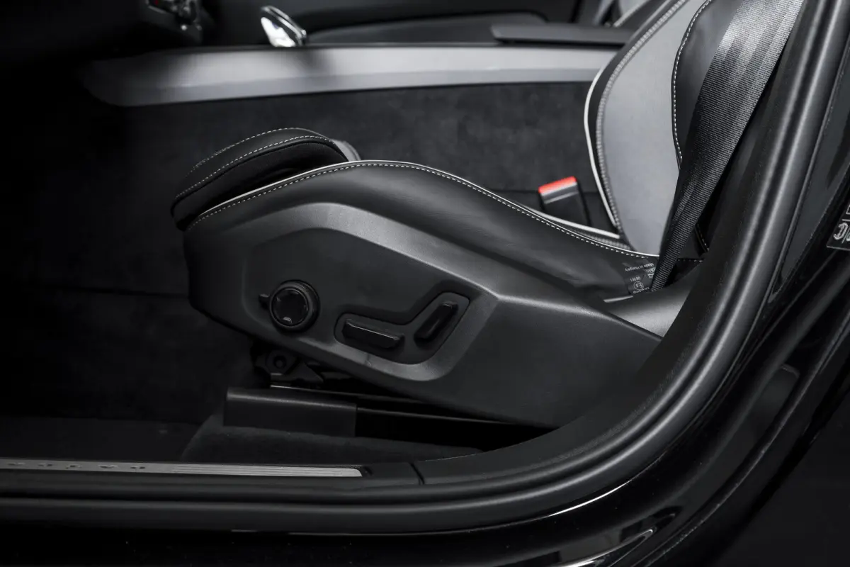2.0 T8 Plug-in hybrid AWD Plus Black Edition | S/K Panodak | 360 Camera | Head-Up | Harman/Kardon | Dig.  Cockpit | Adapt. Cruise | Stoel-+Stuurverw. | NAV+App.Connect | Auto.Airco | LM 21" 