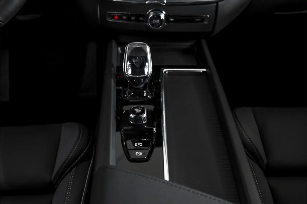 2.0 T8 Plug-in hybrid AWD Plus Black Edition | S/K Panodak | 360 Camera | Head-Up | Harman/Kardon | Dig.  Cockpit | Adapt. Cruise | Stoel-+Stuurverw. | NAV+App.Connect | Auto.Airco | LM 21" 