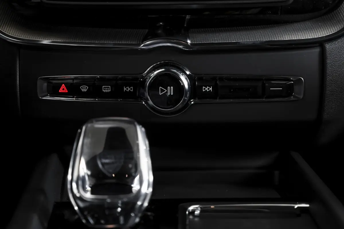 2.0 T8 Plug-in hybrid AWD Plus Black Edition | S/K Panodak | 360 Camera | Head-Up | Harman/Kardon | Dig.  Cockpit | Adapt. Cruise | Stoel-+Stuurverw. | NAV+App.Connect | Auto.Airco | LM 21" 