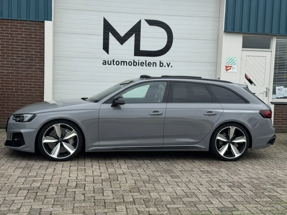 2.9 TFSI RS 4 quattro - Dealer onderhouden - Volledig origineel - Ceramic remmen - Panorama dak - NardoGrey -Massage