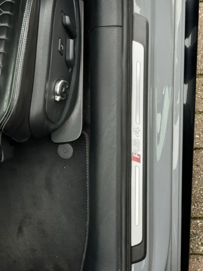 2.9 TFSI RS 4 quattro - Dealer onderhouden - Volledig origineel - Ceramic remmen - Panorama dak - NardoGrey -Massage