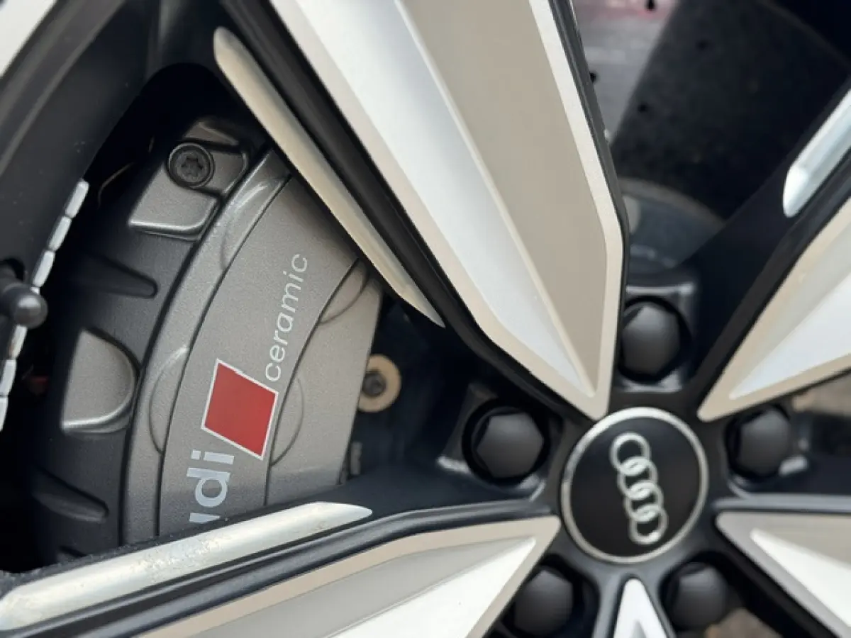 2.9 TFSI RS 4 quattro - Dealer onderhouden - Volledig origineel - Ceramic remmen - Panorama dak - NardoGrey -Massage