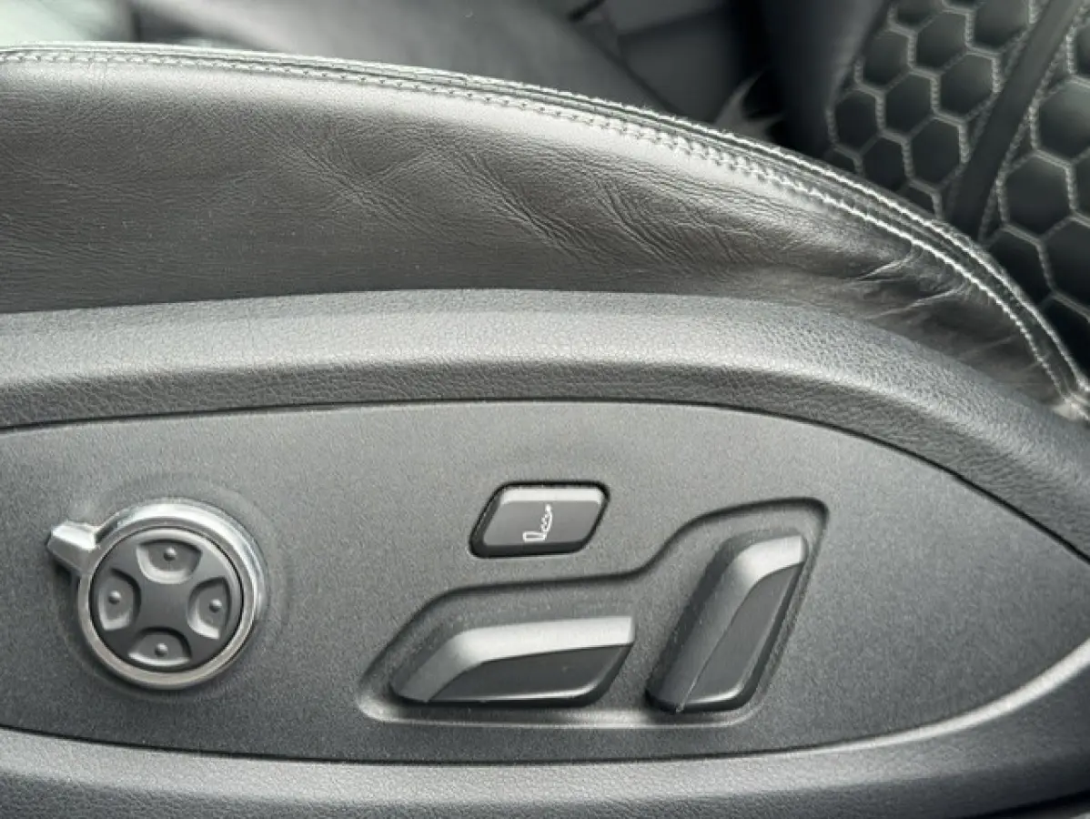 2.9 TFSI RS 4 quattro - Dealer onderhouden - Volledig origineel - Ceramic remmen - Panorama dak - NardoGrey -Massage
