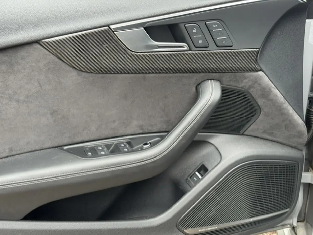 2.9 TFSI RS 4 quattro - Dealer onderhouden - Volledig origineel - Ceramic remmen - Panorama dak - NardoGrey -Massage