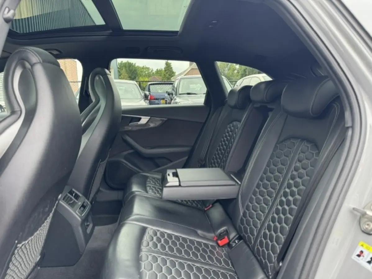 2.9 TFSI RS 4 quattro - Dealer onderhouden - Volledig origineel - Ceramic remmen - Panorama dak - NardoGrey -Massage