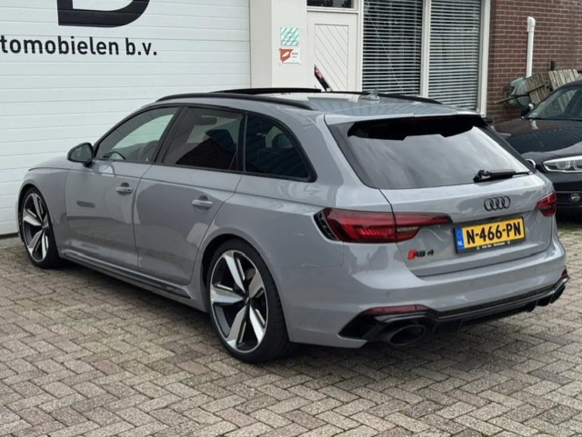 2.9 TFSI RS 4 quattro - Dealer onderhouden - Volledig origineel - Ceramic remmen - Panorama dak - NardoGrey -Massage