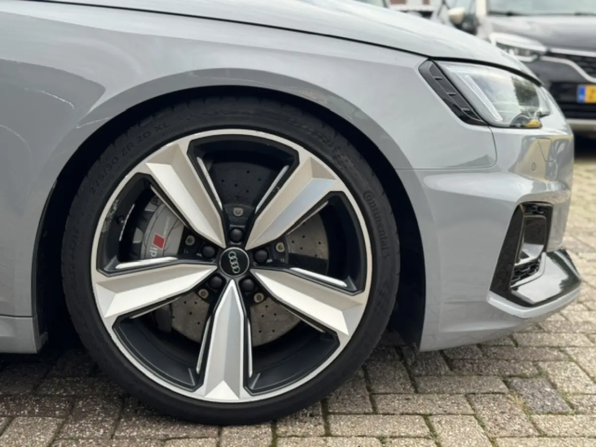 2.9 TFSI RS 4 quattro - Dealer onderhouden - Volledig origineel - Ceramic remmen - Panorama dak - NardoGrey -Massage