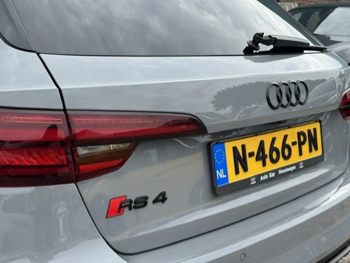 2.9 TFSI RS 4 quattro - Dealer onderhouden - Volledig origineel - Ceramic remmen - Panorama dak - NardoGrey -Massage