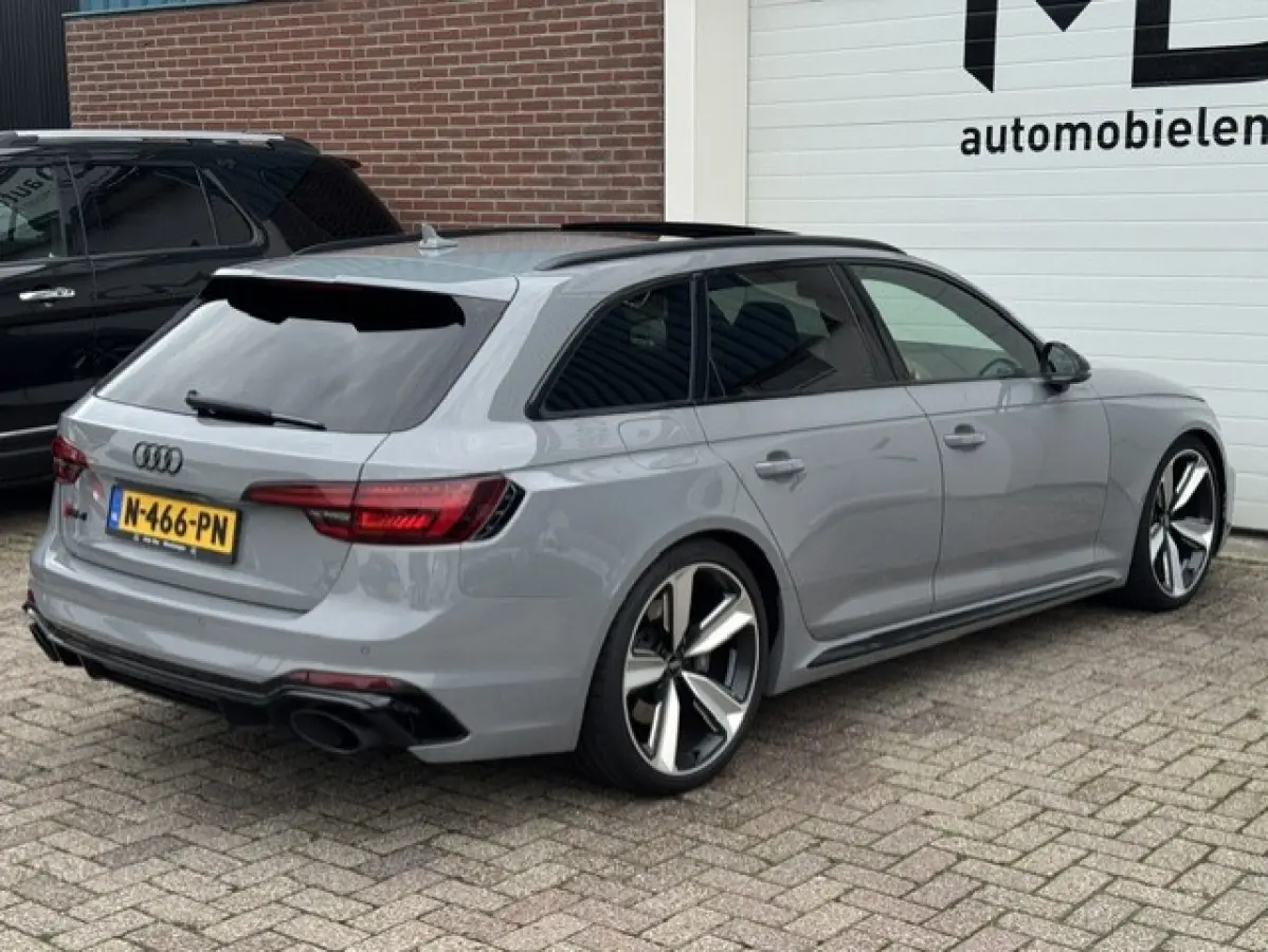 2.9 TFSI RS 4 quattro - Dealer onderhouden - Volledig origineel - Ceramic remmen - Panorama dak - NardoGrey -Massage