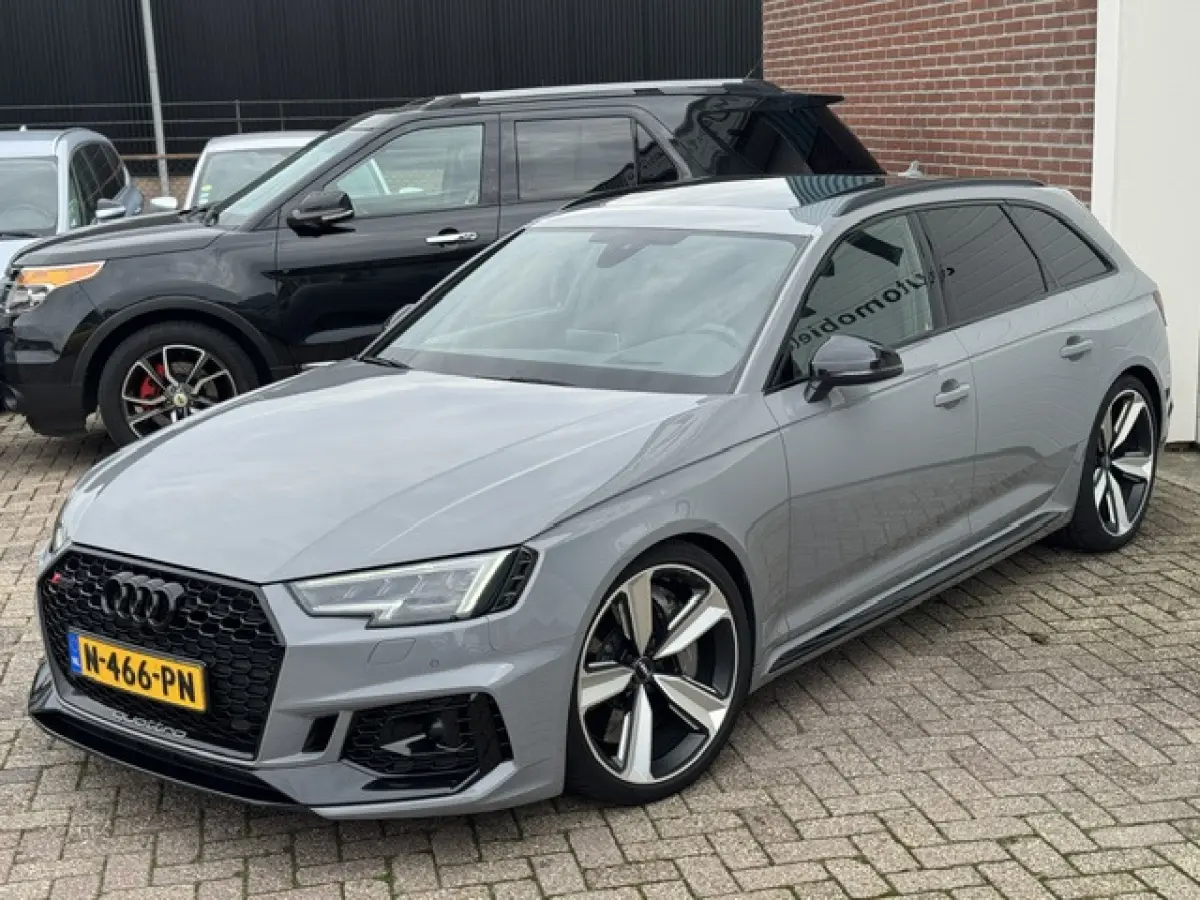 2.9 TFSI RS 4 quattro - Dealer onderhouden - Volledig origineel - Ceramic remmen - Panorama dak - NardoGrey -Massage