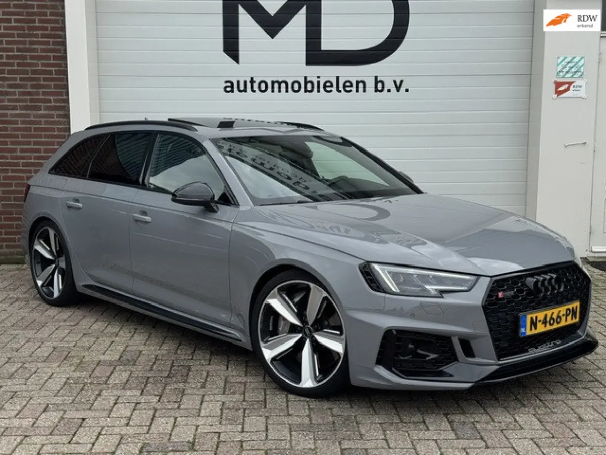 2.9 TFSI RS 4 quattro - Dealer onderhouden - Volledig origineel - Ceramic remmen - Panorama dak - NardoGrey -Massage