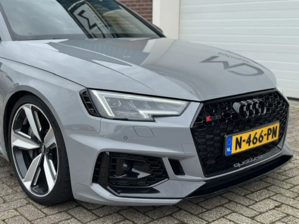 2.9 TFSI RS 4 quattro - Dealer onderhouden - Volledig origineel - Ceramic remmen - Panorama dak - NardoGrey -Massage