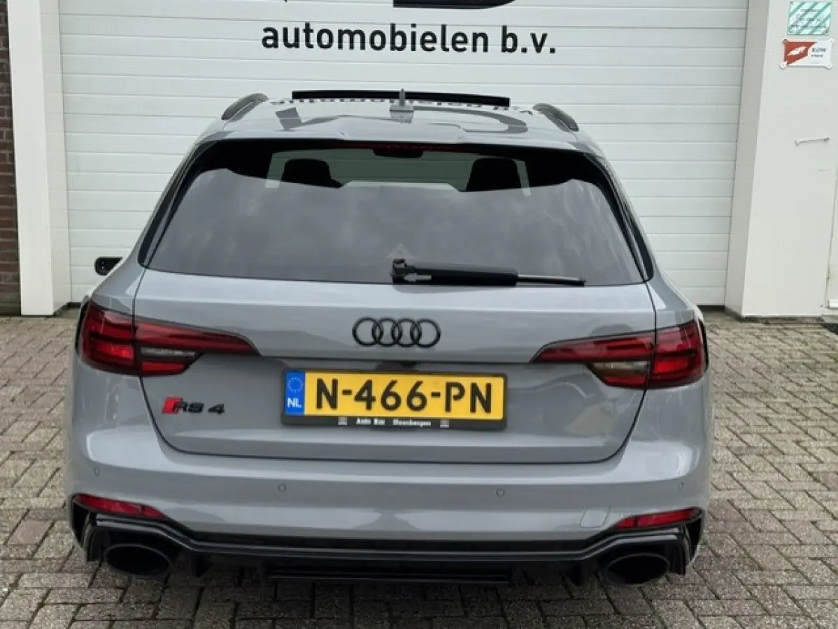 2.9 TFSI RS 4 quattro - Dealer onderhouden - Volledig origineel - Ceramic remmen - Panorama dak - NardoGrey -Massage