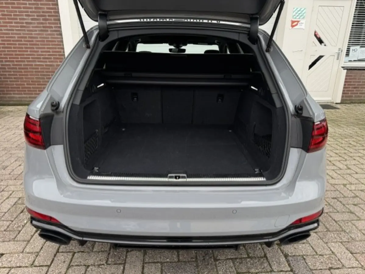 2.9 TFSI RS 4 quattro - Dealer onderhouden - Volledig origineel - Ceramic remmen - Panorama dak - NardoGrey -Massage