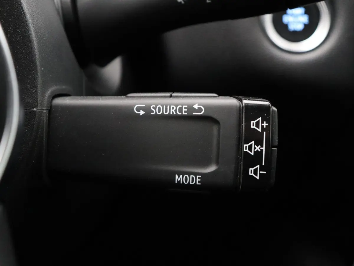 1.6 E-Tech Plug-in Hybrid 160 Intens | Adaptieve Cruise Control | Stuurwielverwarming | Navigatie | Achteruitrijcamera | Blinde Hoek Detectie