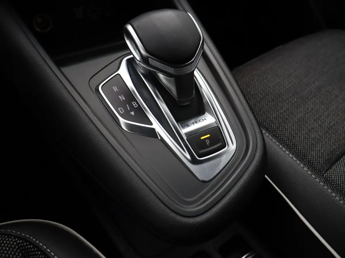 1.6 E-Tech Plug-in Hybrid 160 Intens | Adaptieve Cruise Control | Stuurwielverwarming | Navigatie | Achteruitrijcamera | Blinde Hoek Detectie