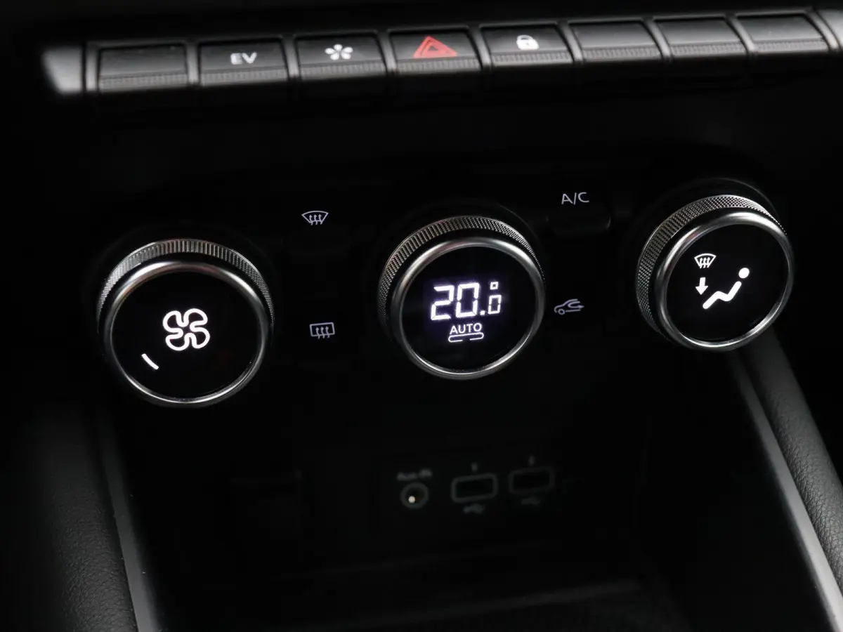 1.6 E-Tech Plug-in Hybrid 160 Intens | Adaptieve Cruise Control | Stuurwielverwarming | Navigatie | Achteruitrijcamera | Blinde Hoek Detectie