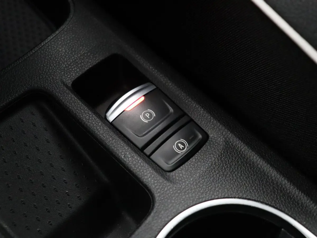 1.6 E-Tech Plug-in Hybrid 160 Intens | Adaptieve Cruise Control | Stuurwielverwarming | Navigatie | Achteruitrijcamera | Blinde Hoek Detectie