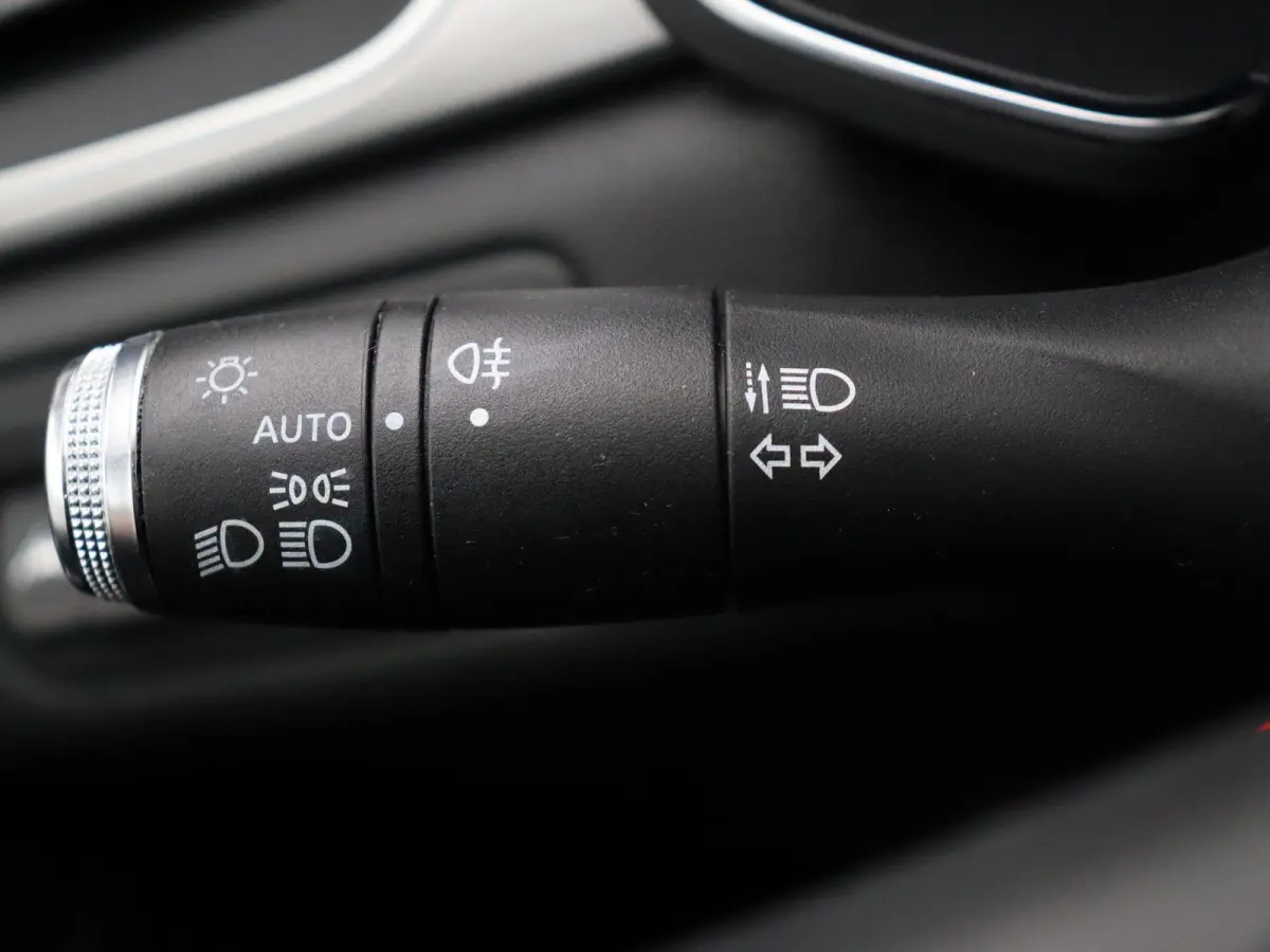 1.6 E-Tech Plug-in Hybrid 160 Intens | Adaptieve Cruise Control | Stuurwielverwarming | Navigatie | Achteruitrijcamera | Blinde Hoek Detectie