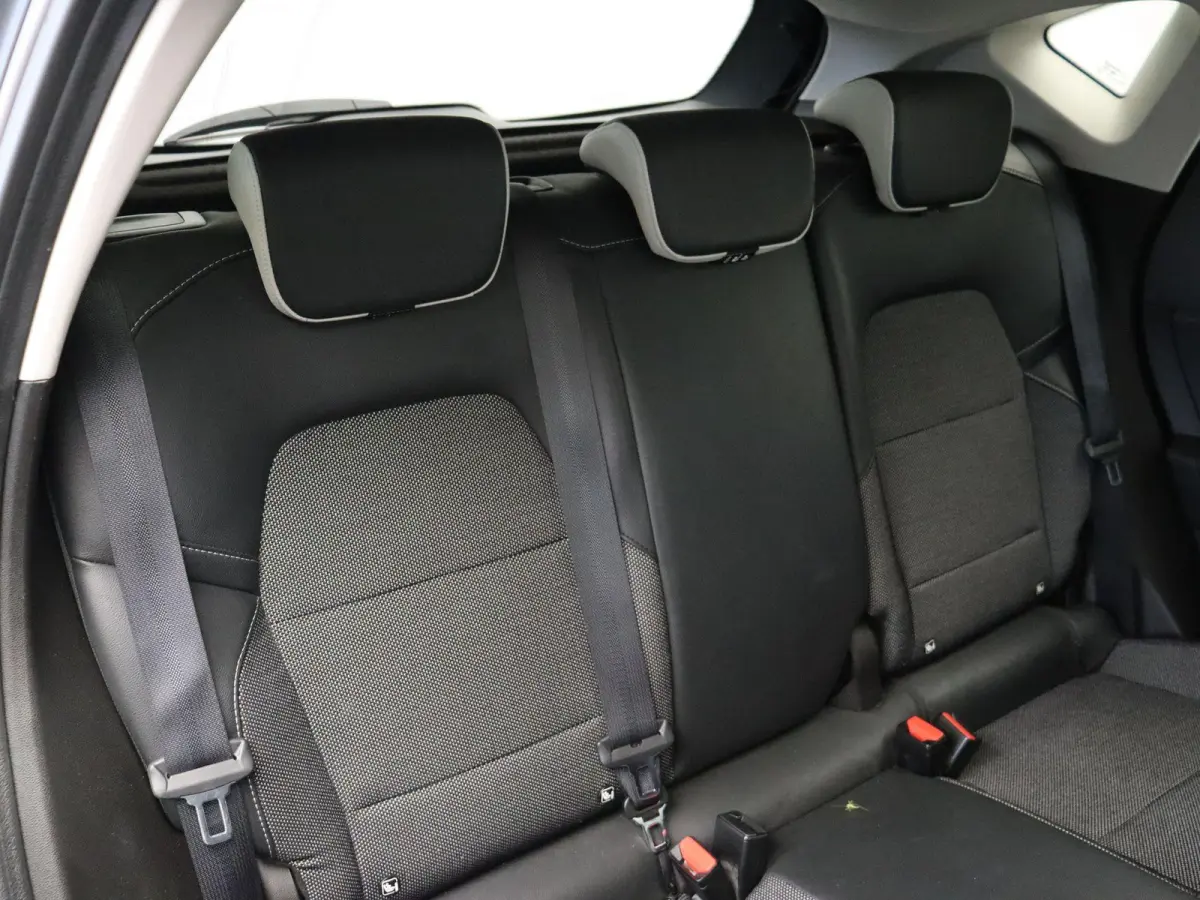 1.6 E-Tech Plug-in Hybrid 160 Intens | Adaptieve Cruise Control | Stuurwielverwarming | Navigatie | Achteruitrijcamera | Blinde Hoek Detectie