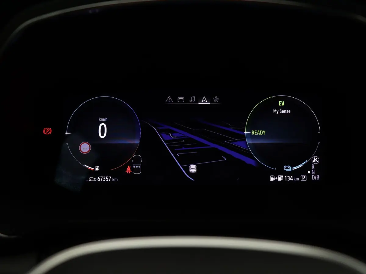 1.6 E-Tech Plug-in Hybrid 160 Intens | Adaptieve Cruise Control | Stuurwielverwarming | Navigatie | Achteruitrijcamera | Blinde Hoek Detectie