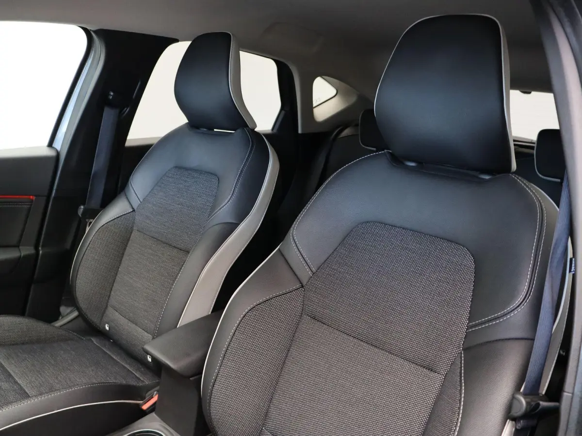 1.6 E-Tech Hybrid 145 Techno | Automaat | Climate control | Achteruitrijcamera | Cruise control |