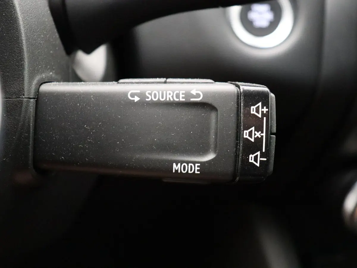 1.6 E-Tech Hybrid 145 Techno | Automaat | Climate control | Achteruitrijcamera | Cruise control |