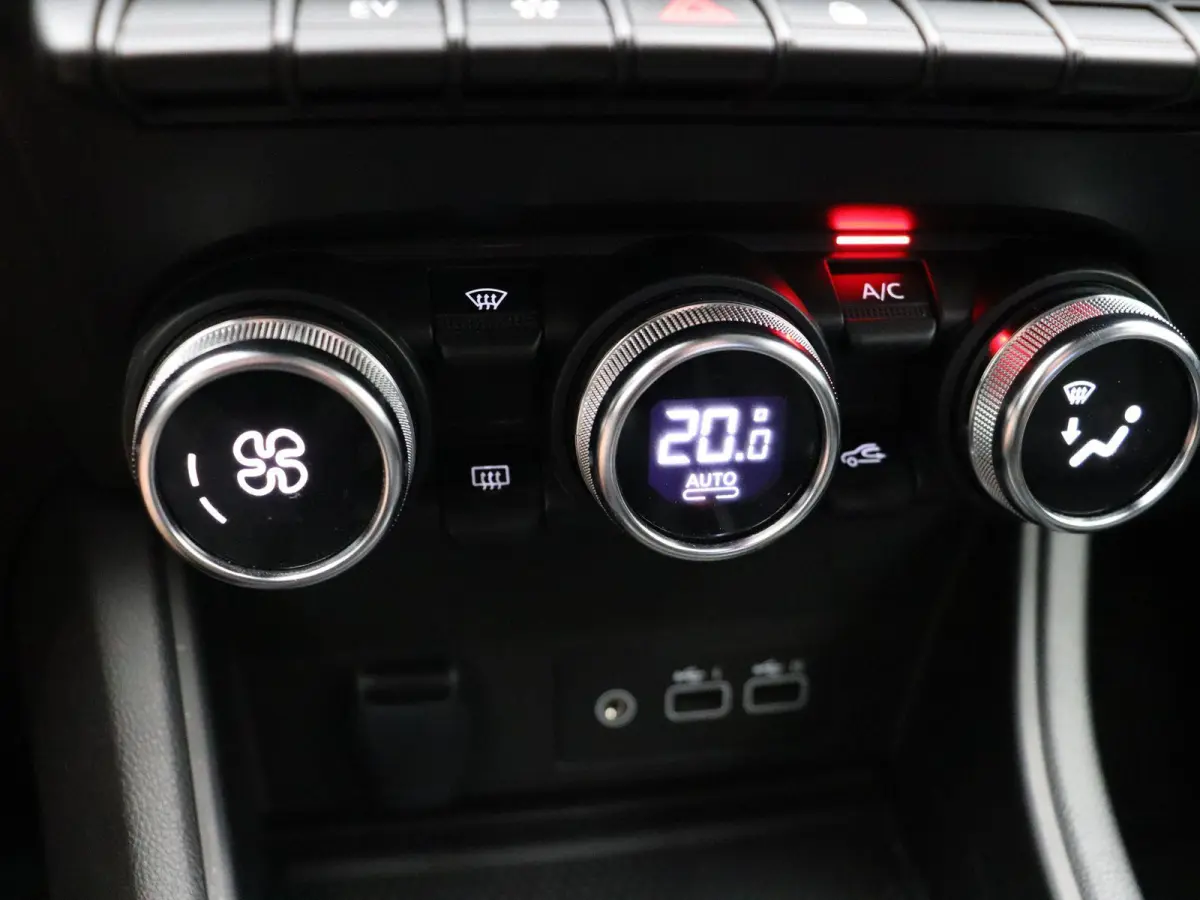 1.6 E-Tech Hybrid 145 Techno | Automaat | Climate control | Achteruitrijcamera | Cruise control |