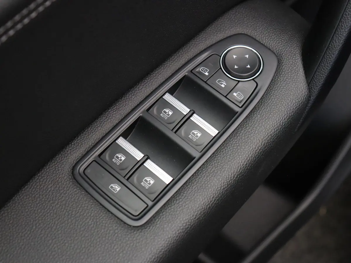 1.6 E-Tech Hybrid 145 Techno | Automaat | Climate control | Achteruitrijcamera | Cruise control |