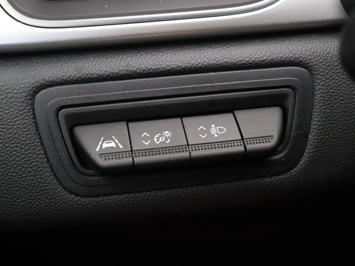 1.6 E-Tech Hybrid 145 Techno | Automaat | Climate control | Achteruitrijcamera | Cruise control |
