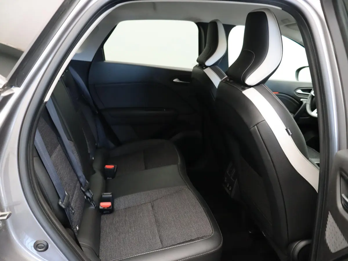 1.6 E-Tech Hybrid 145 Techno | Automaat | Climate control | Achteruitrijcamera | Cruise control |