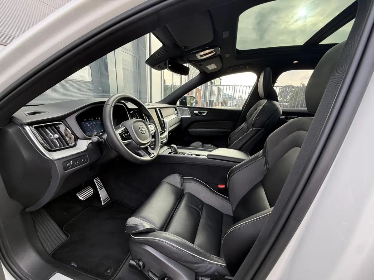 2.0 T8 AWD R-Design|Facelift|Lucht|B&W|Pano|22''