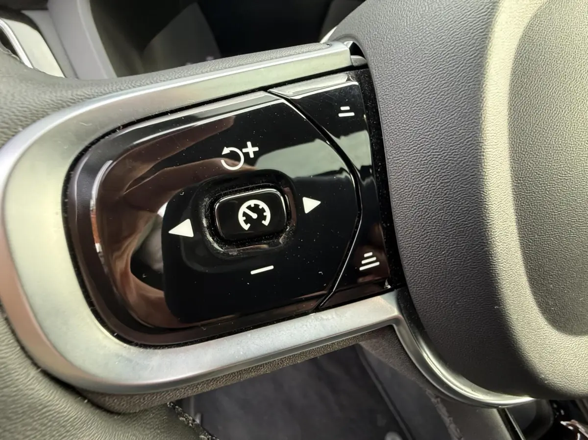 2.0 T8 AWD R-Design|Facelift|Lucht|B&W|Pano|22''