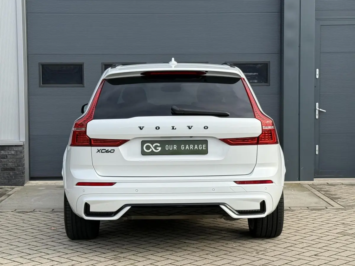 2.0 T8 AWD R-Design|Facelift|Lucht|B&W|Pano|22''