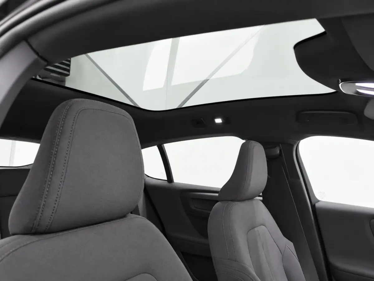 Recharge Plus 69 kWh SoH 95% Panoramadak Camera Apple Carplay Android Auto Navigatie Adaptive Cruise Control Warmtepomp Stoel- en stuurverwarming Keyless Entry Climate Control